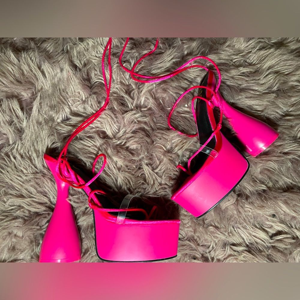 Hot Pink Fashionable Comfy heels. This heels are in great condition.